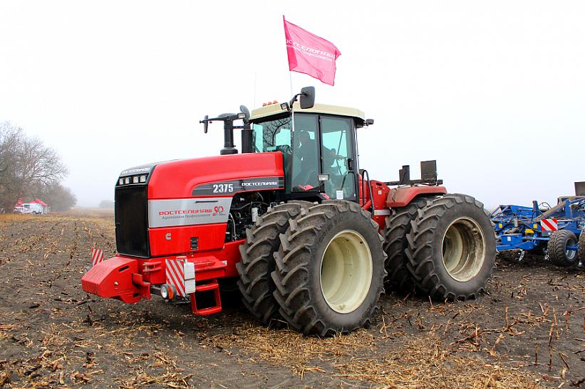 В Кабардино-Балкарской Республике  был  продемонстрирован в работе трактор производства Ростсельмаш,  RSM 2375.  