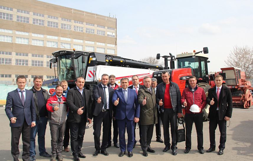 Крымская делегация во главе с министром сельского хозяйства Андреем Рюмшиным посетила компанию Ростсельмаш
